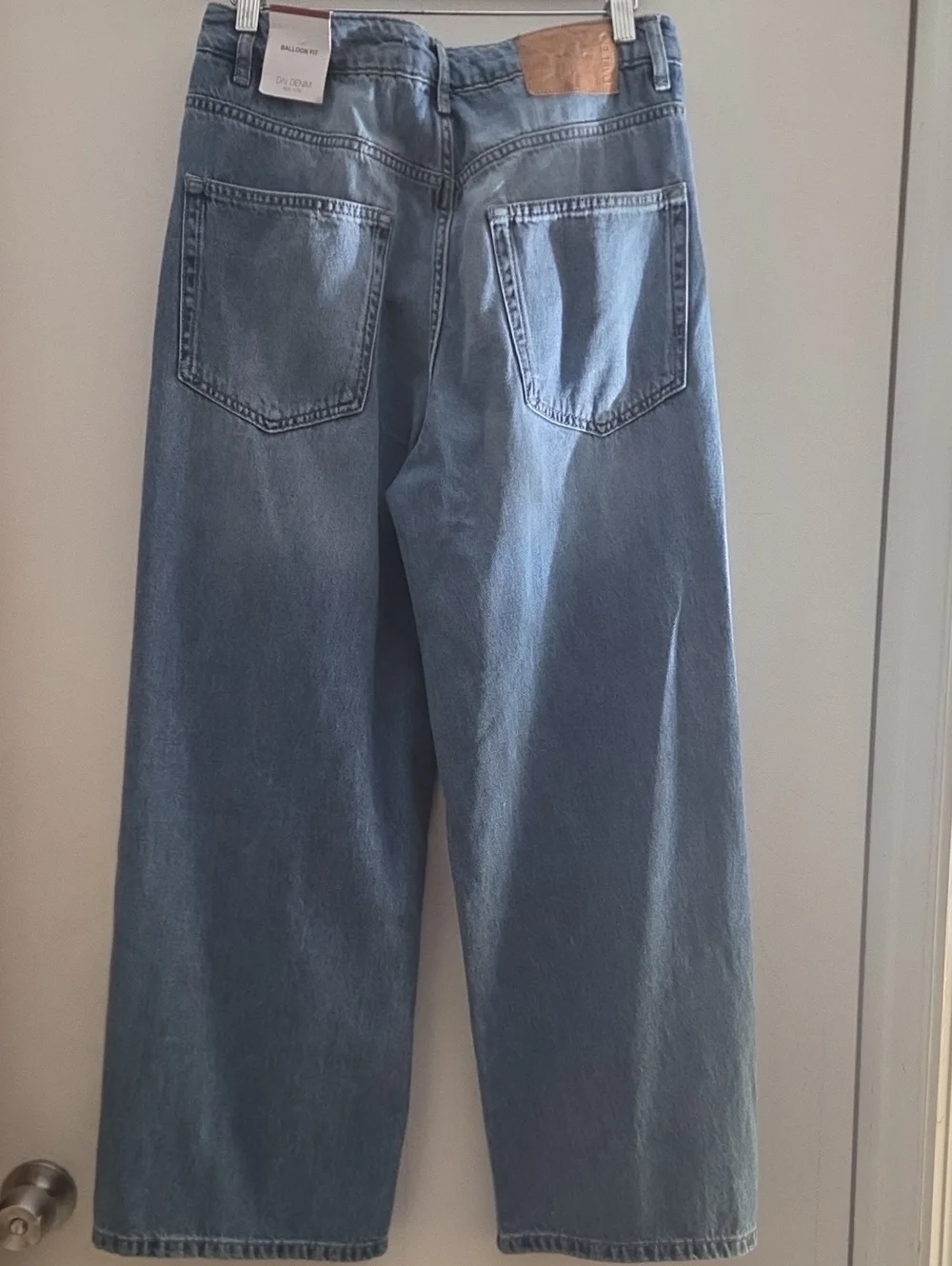 Balloon Fit Wide Leg Jeans in Light Blue -